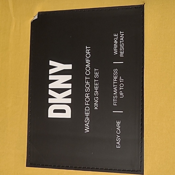 🛌DKNY King Bed Sheets - Picture 2 of 4